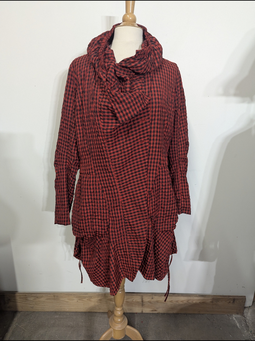 Animale Red and Black Checkered Jacket Draped Neck Ruched 8 Langenlook Art